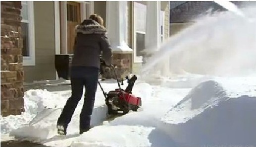 大连凯尔乐家用小型扬雪机，家用小型清雪机，家用小型除雪机