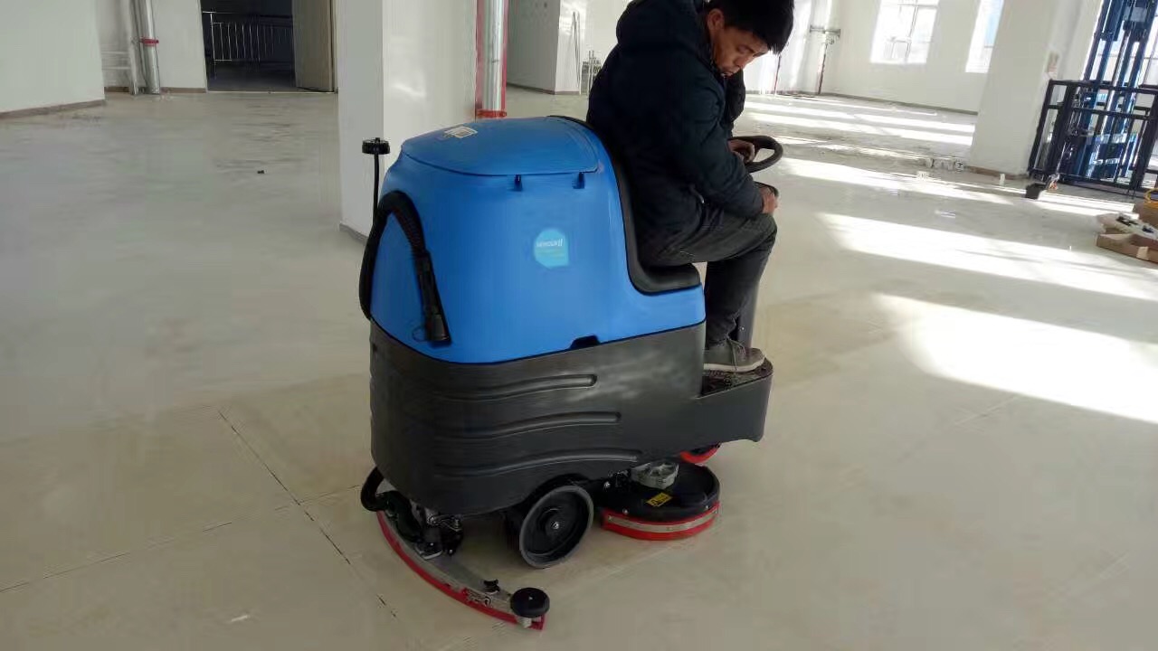 中型驾驶洗地机怎样把地面清洗干净